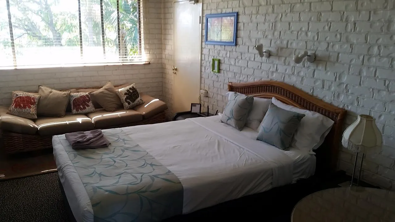 ***  Holland Park Motel Brisbane Australia