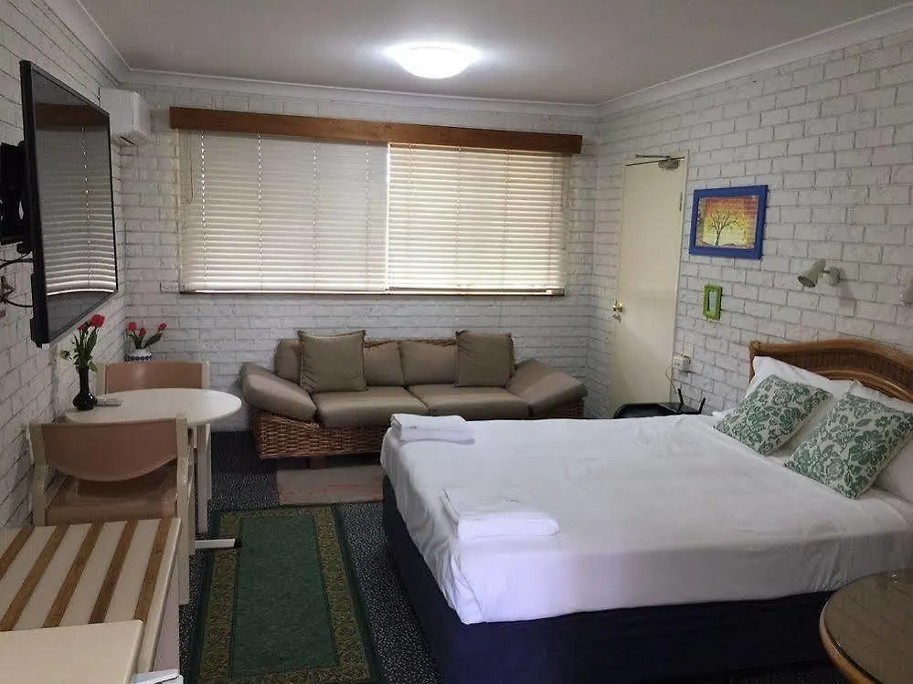 ***  Holland Park Motel Brisbane Australia